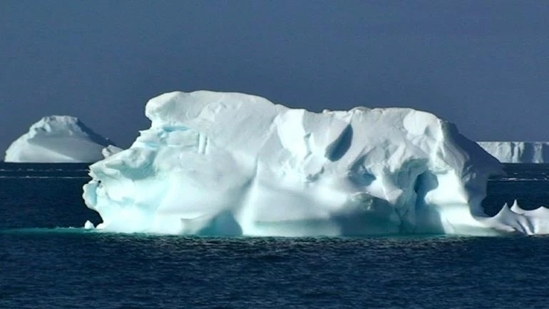 Εκανε βόλτα με τη βάρκα του στην Ανταρκτική όταν ξαφνικά… (βίντεο)